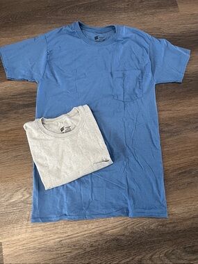 (17) New Hanes Two-Pack Pocket Tee Set - Slate Blue & Heather Gray